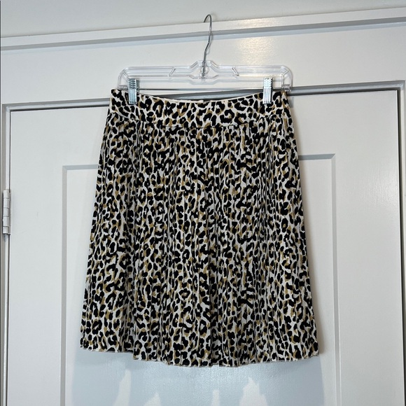 J. Crew Leopard Print pleated A-Line Skirt size 4. - Picture 2 of 8